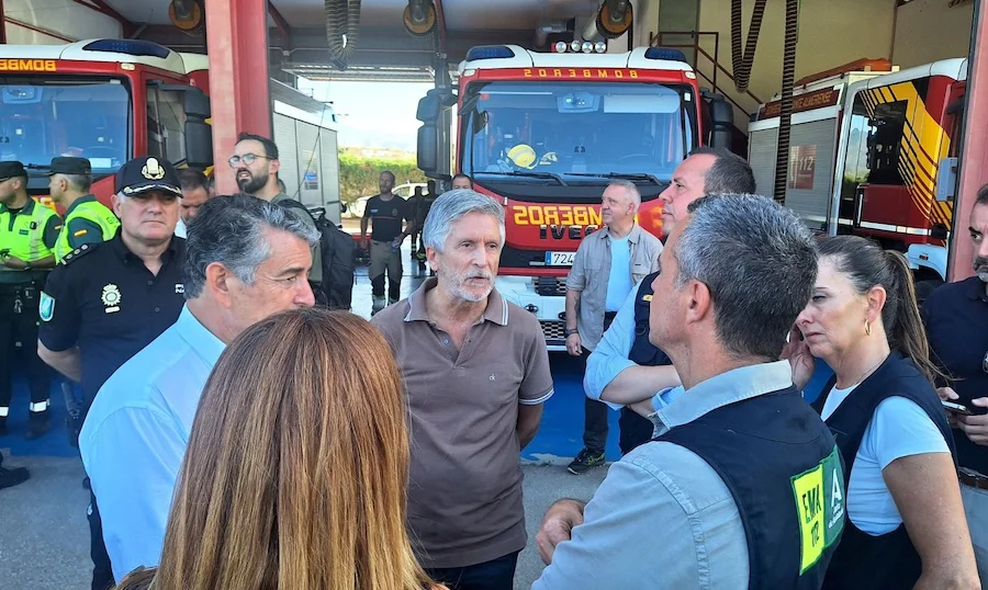 Marlaska, en el puesto de mando avanzado, junto a Sanz | Foto del Ministerio del Interior