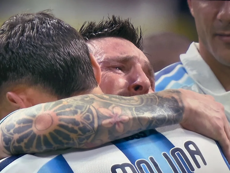 abrazo messi