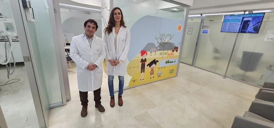 Dres. Sandoval e Ibáñez en consulta Oftalmología Infantil