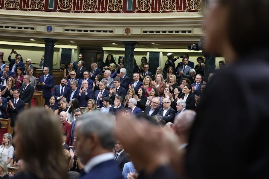 El Cortes Generales, en pie, ovacionan al Papa | Foto de Jorge Villa