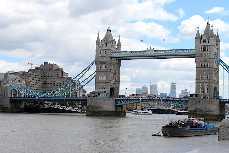LONDON puente