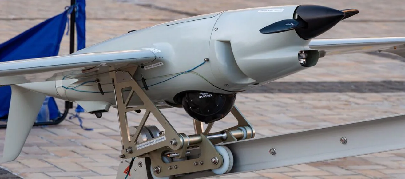 Dron aereo militar no tripulado. ONU