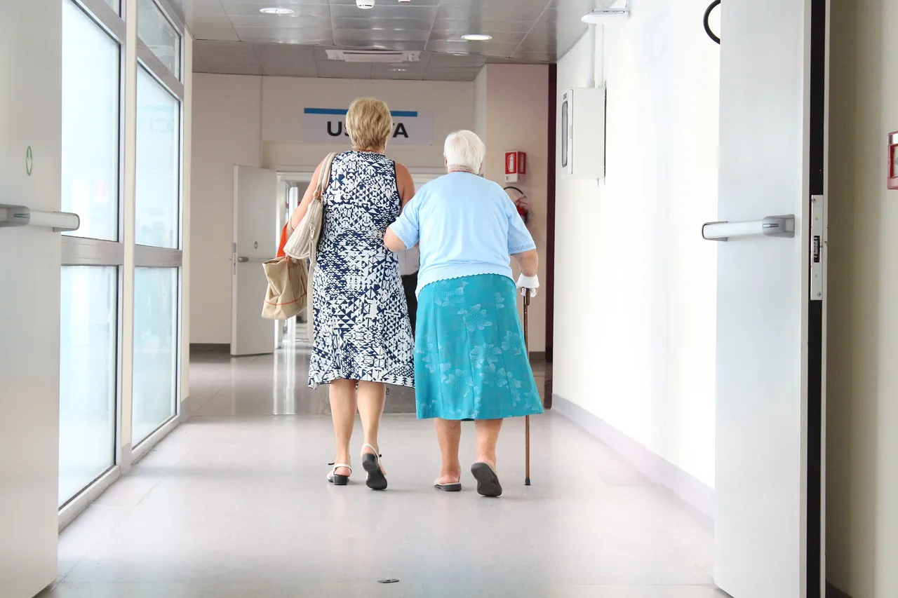 senior-citizens-1461424_1280