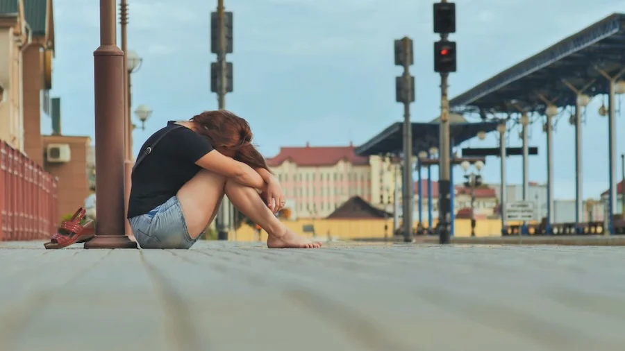 Persona sola | Foto de 123RF/dovidovicd