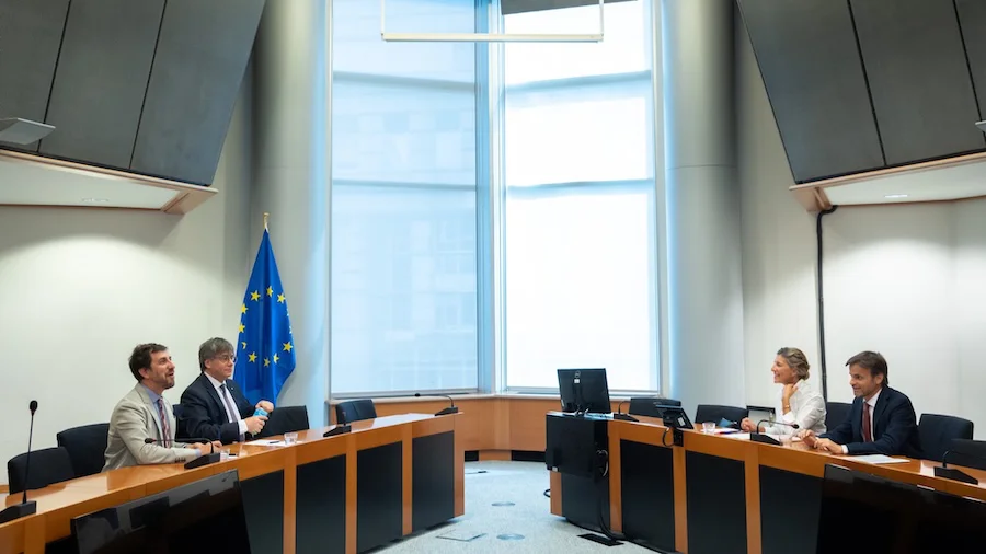Yolanda Díaz en su reunión con Carles Puigdemont en 2023 | Foto de Sumar
